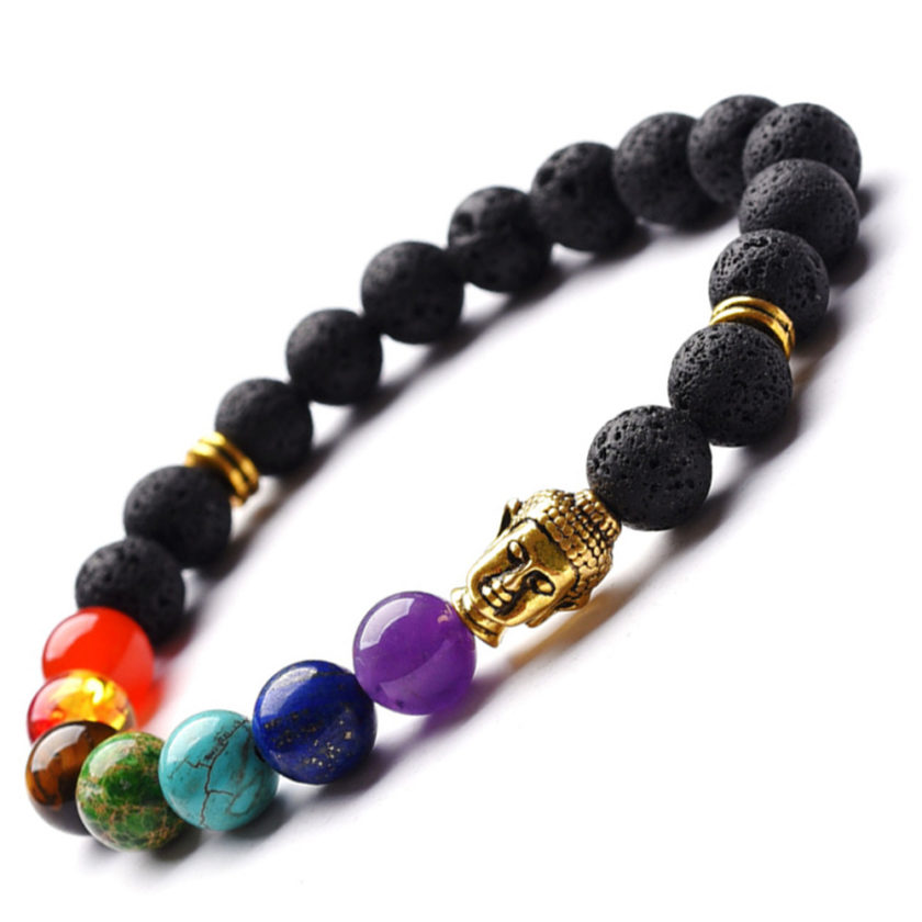 Bracelet bouddha orné de 7 perles de couleur symbolisant les 7 chakra et de perles de pierre de lave noire
