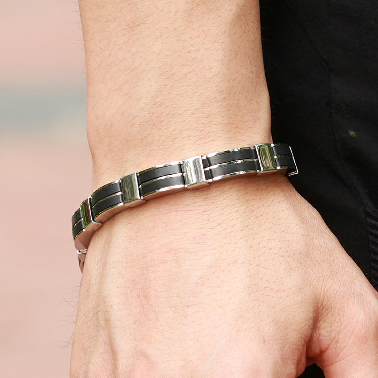 Bracelet en acier inoxydable avec deux rangées de silicone