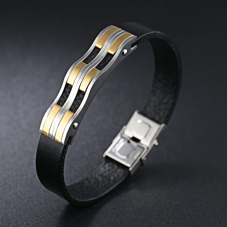 Bracelet en cuir noir avec plaque ondulée en acier inoxydable plaquée or
