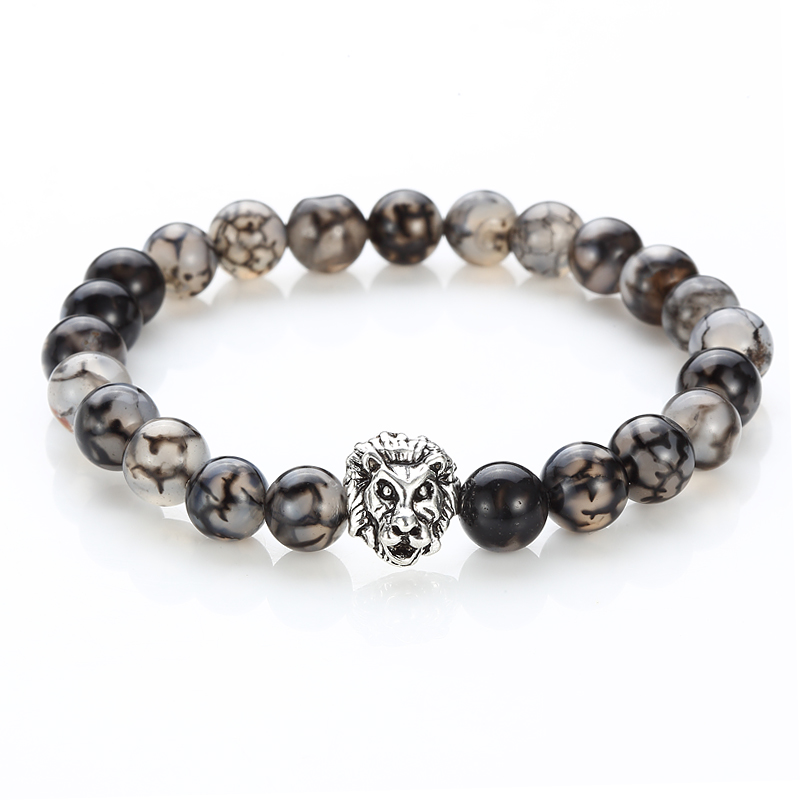 Bracelet pour homme composé d'une élégante tête de lion couleur argent et de perles d'agate grise.