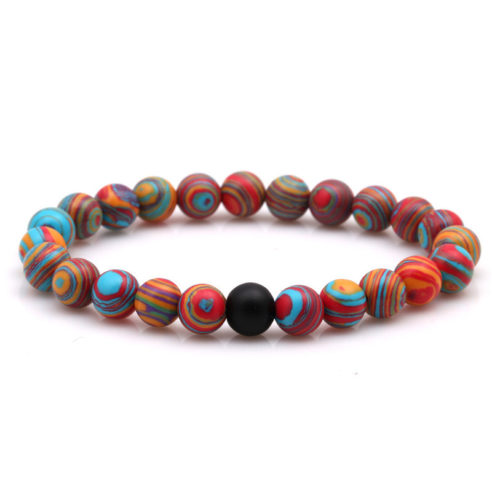 Bracelet pour homme composé de perles de malachite et d'une perle d'agate mate.