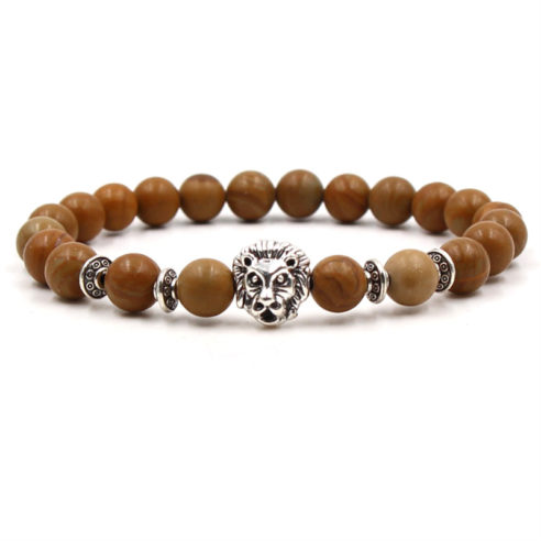 Bracelet pour homme composé d'une élégante tête de lion couleur argent et de perles de couleur brique.