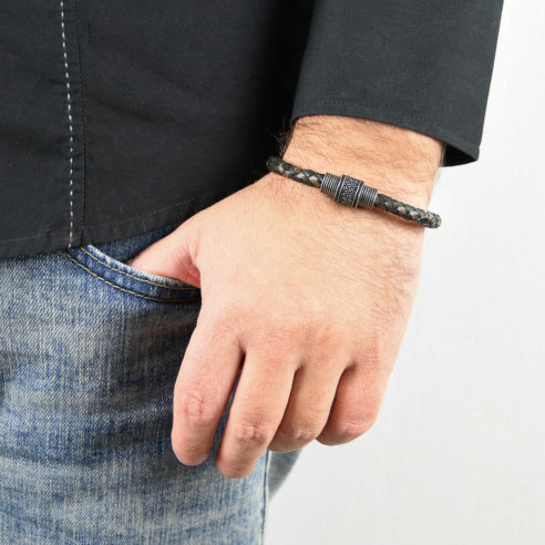 Bracelet pour homme en cuir tressé marron et noir.