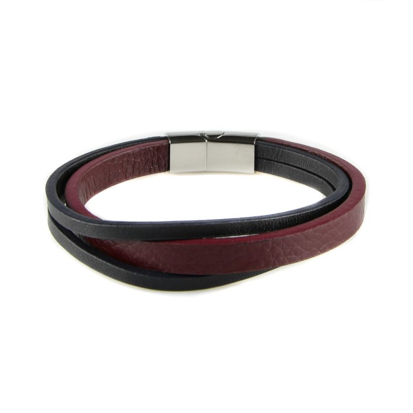 Bracelet pour homme composé d'une lanière de cuir bordeaux et de deux lanières de cuir noir.