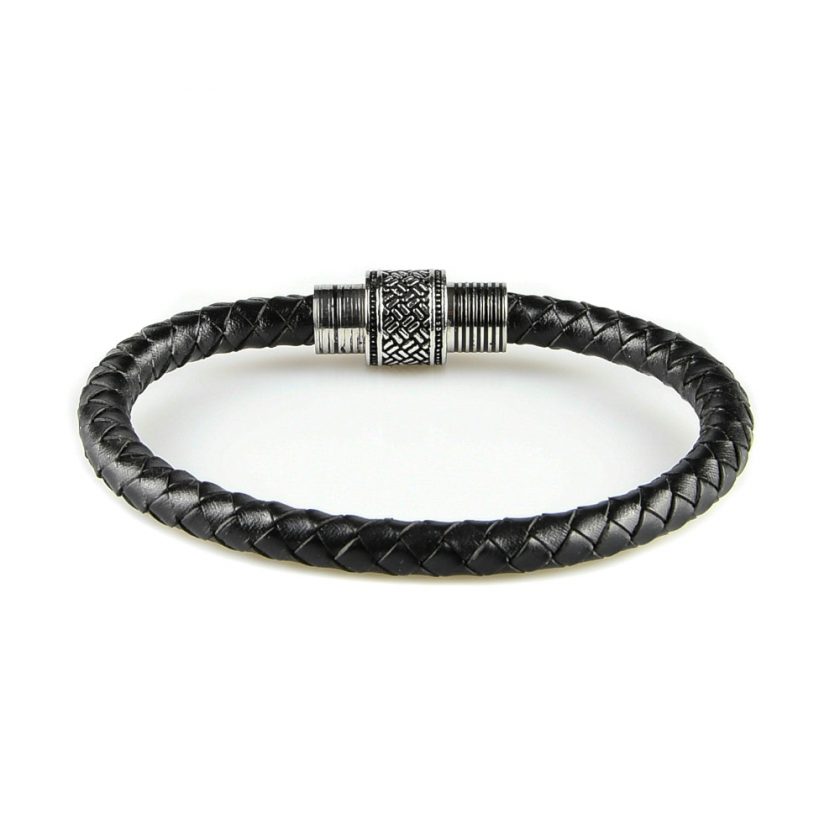 Bracelet pour homme en cuir tressé noir.