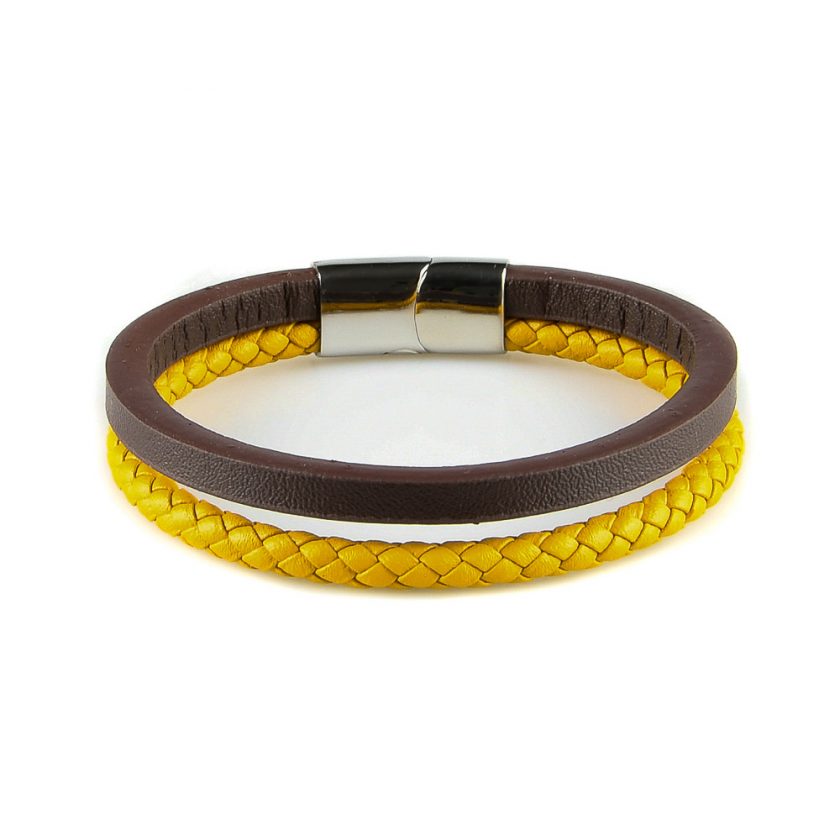 Bracelet en cuir pour homme avec une lanière en cuir tressée ocre et une en cuir lisse marron.