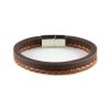 Bracelet en cuir pour homme avec une lanière en cuir tressé marron clair et une en cuir lisse marron foncé.