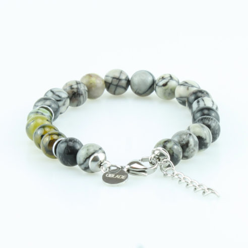 Bracelet pour homme composé de perles d'agate noire striées naturelles.