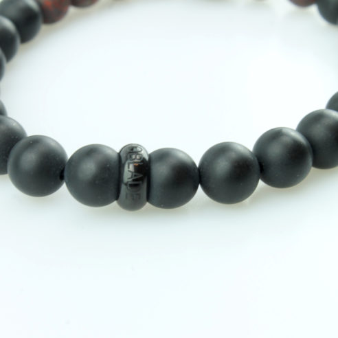 Bracelet pour homme composé d'une élégante tête de léopard noire, de perles d'agate noires et de pierres rutile naturelles.