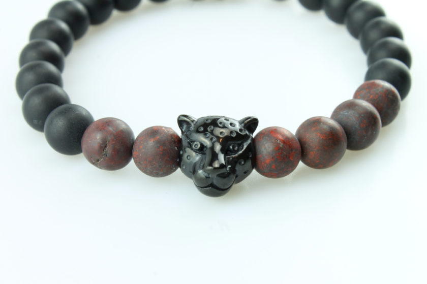 Bracelet pour homme composé d'une élégante tête de léopard noire, de perles d'agate noires et de pierres rutile naturelles.