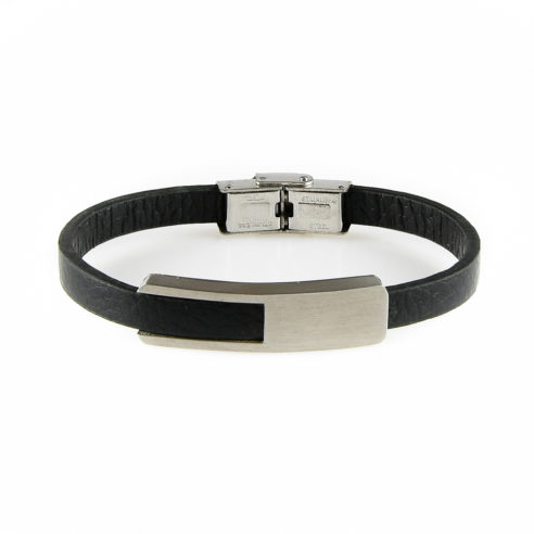 Bracelet pour homme en cuir noir lisse, avec une élégante plaque en acier inoxydable.