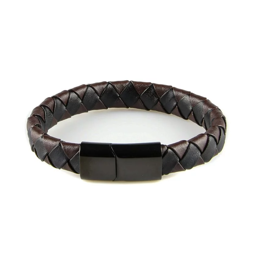 Bracelet pour homme en cuir noir et marron tressé, avec un fermoir en acier inoxydable de couleur noire.