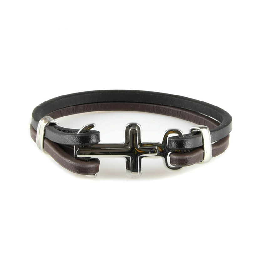 Bracelet pour homme avec deux lanières de cuir et une croix en acier.