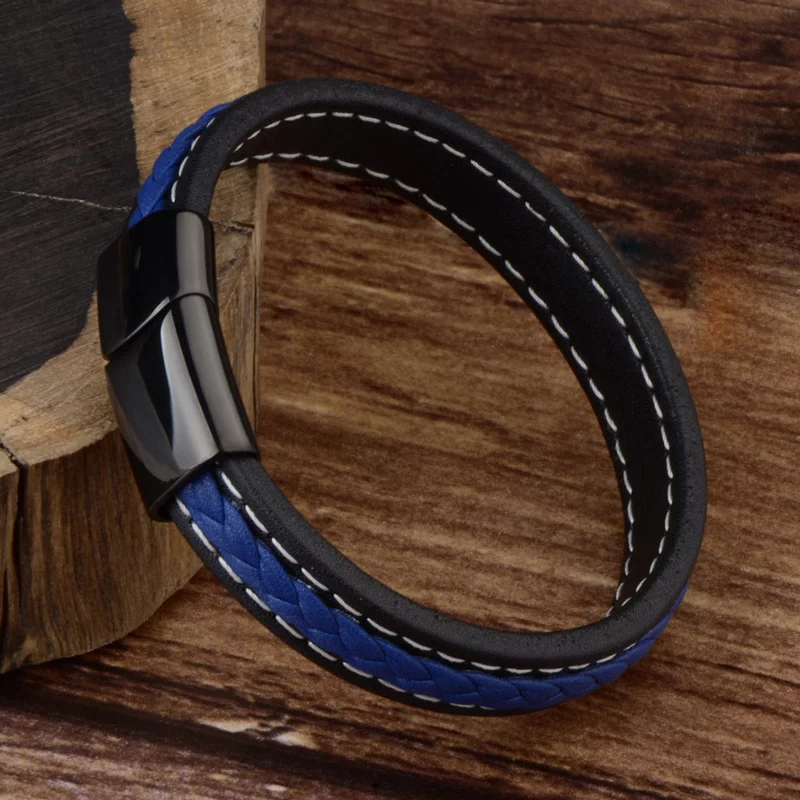 Bracelet pour homme en cuir noir et cuir tressé bleu.