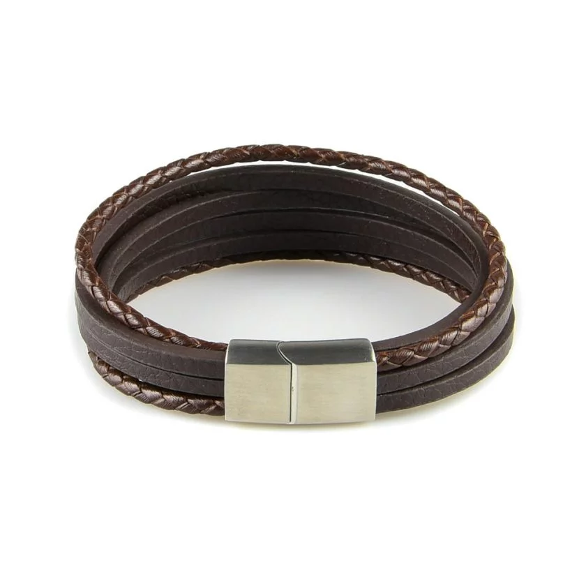 Bracelet pour homme composé de quatre lanières de cuir marron lisse et de deux lanières de cuir marron tressé.