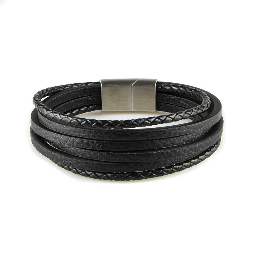 Bracelet pour homme composé de quatre lanières de cuir noir lisse et de deux lanières de cuir noir tressé.