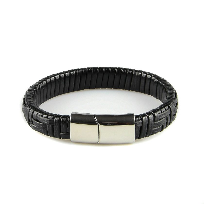 Bracelet pour homme composé d'une lanière de cuir noir avec des motifs géométriques.