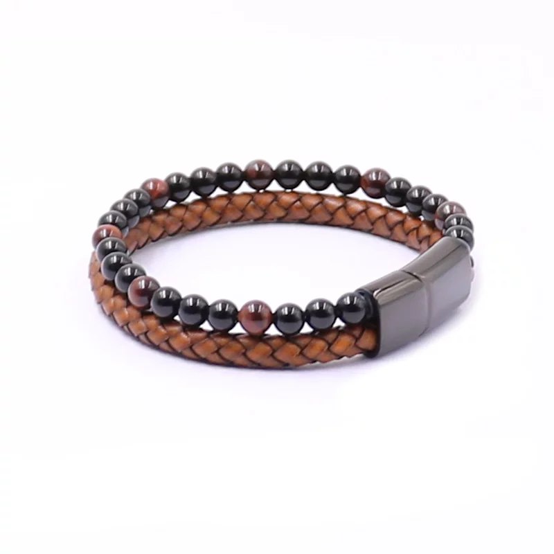 Bracelet pour homme composé d'une lanière de cuir tressé marron et de pierres œil de tigre rouge naturelles.
