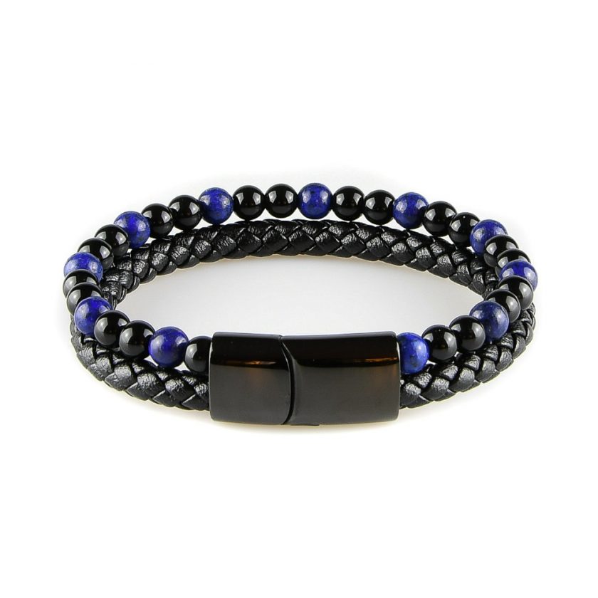 Bracelet pour homme composé d'une lanière de cuir tressé noir et de pierres d'onyx et de lapis lazuli.