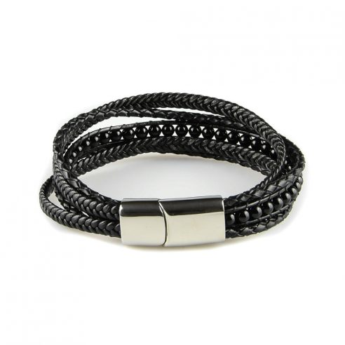 Bracelet pour homme composé de plusieurs lanières de cuir noir lisse et tressé, et de pierres d'onyx.