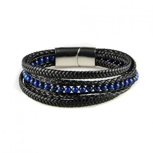 Bracelet pour homme composé de plusieurs lanières de cuir noir lisse et tressé, et de pierres de lapis lazuli.