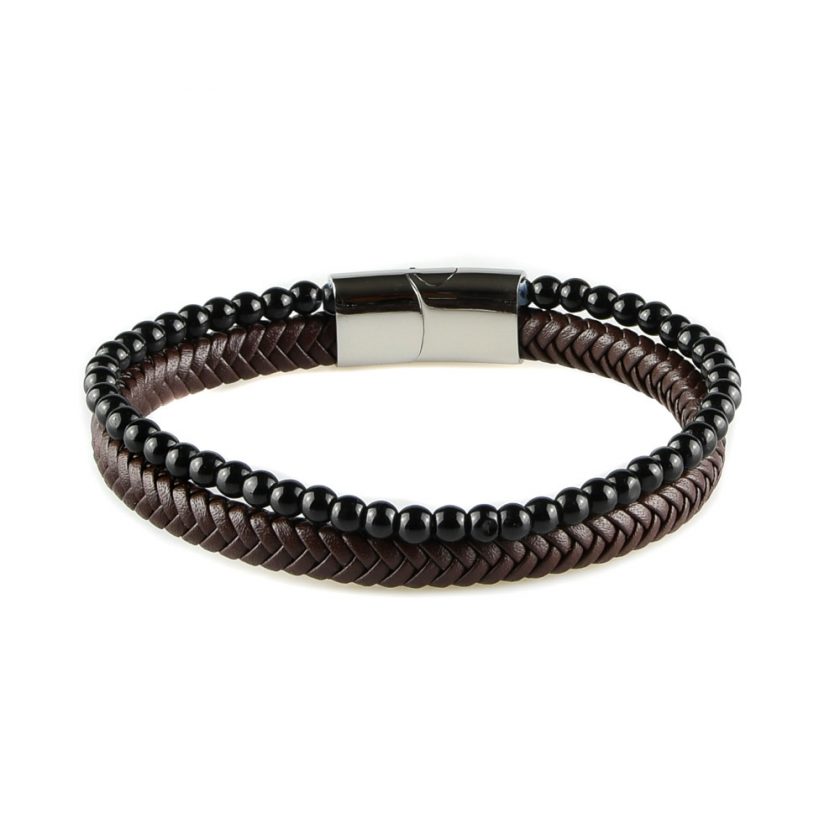 Bracelet pour homme composé d'une lanière de cuir tressé marron et de pierres d'onyx.