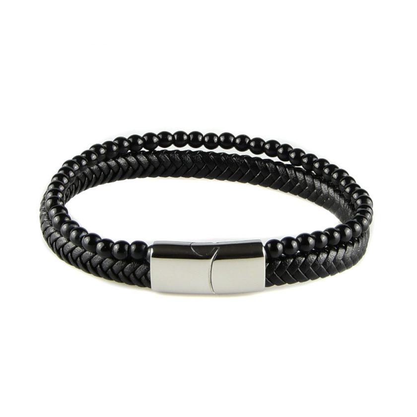 Bracelet pour homme composé d'une lanière de cuir tressé noir et de pierres d'onyx.