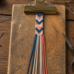 bracelet brésilien 6 fils 3 couleurs sur planche