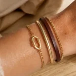 Comment porter plusieurs bracelets sans qu'ils s'emmêlent : bracelets chaînés superposés sans nœuds