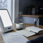 Luminothérapie meilleure lampe : lampe 10 000 lux en cuisine, lumière froide