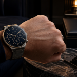 montre connectee de luxe titane poignet homme
