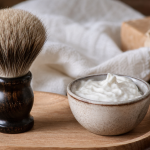 Blaireau rasage : manche sombre et mousse, choix synthétique ou sanglier