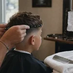 Coupe garcon 2024 : dégradé américain, pompadour ou comb over cut