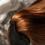 Roux cheveux cuivrés brillants, soin et protection lumière